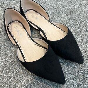 Refresh black suede pointed flat. Size 7